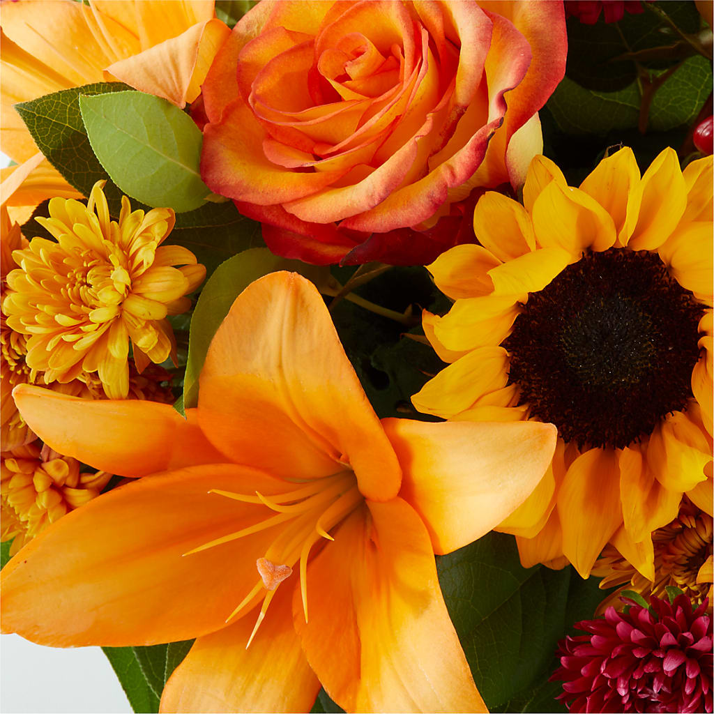 Grateful Centerpiece –  Flowers By Jerry, Rochester MN